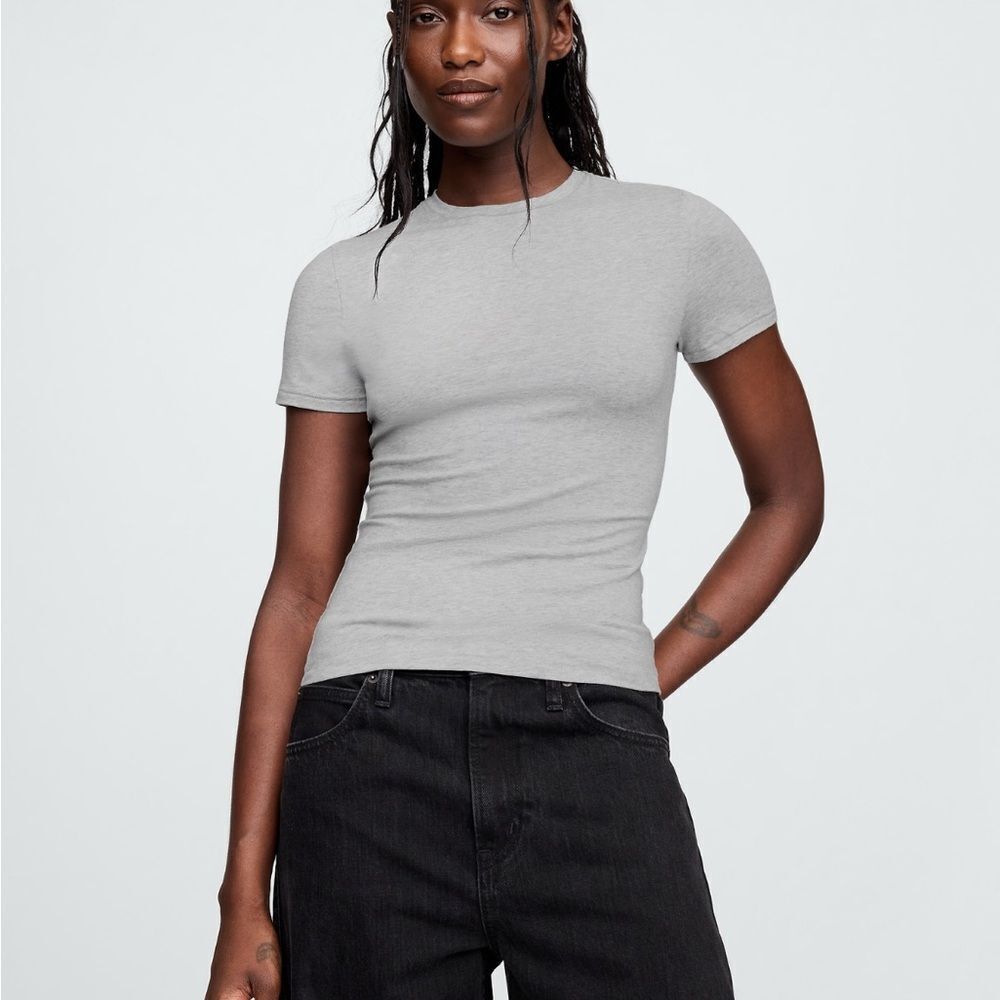 NWT GAP T-shirt - Picture 2 of 6